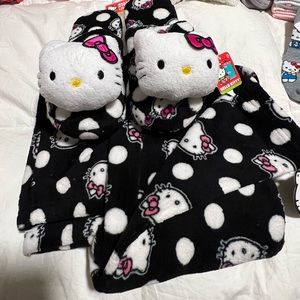 Hello Kitty Plush Slippers (adult 9-10) black